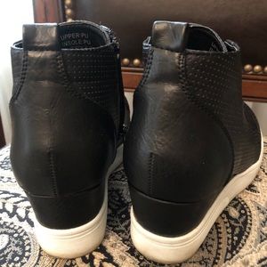 Platform sneakers